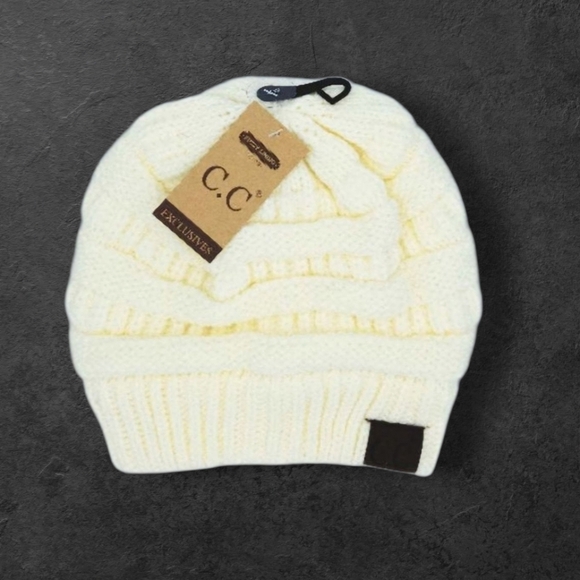C.C Exclusives Fuzzy Lined Ivory Beanie Hat New - Picture 1 of 6